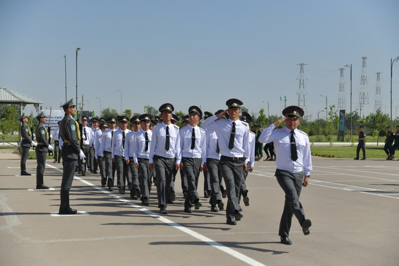 Aloqa harbiy institutida ham katta tantana