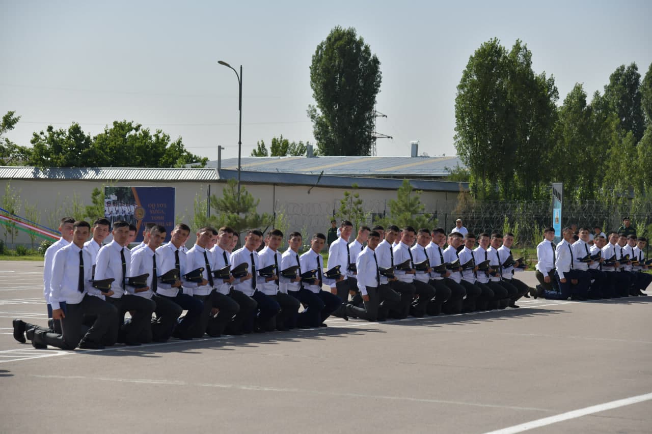 Aloqa harbiy institutida ham katta tantana