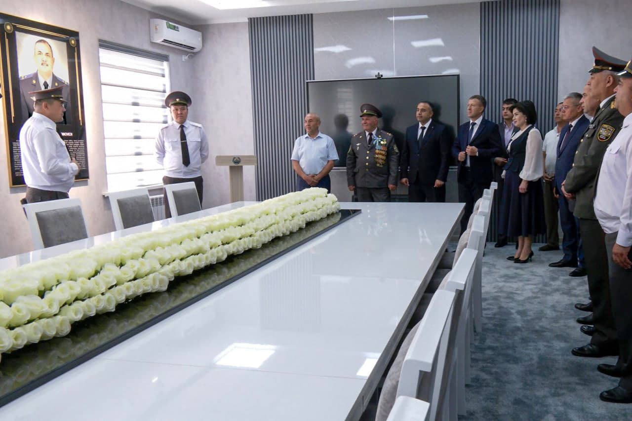 Aloqa harbiy institutida ham katta tantana