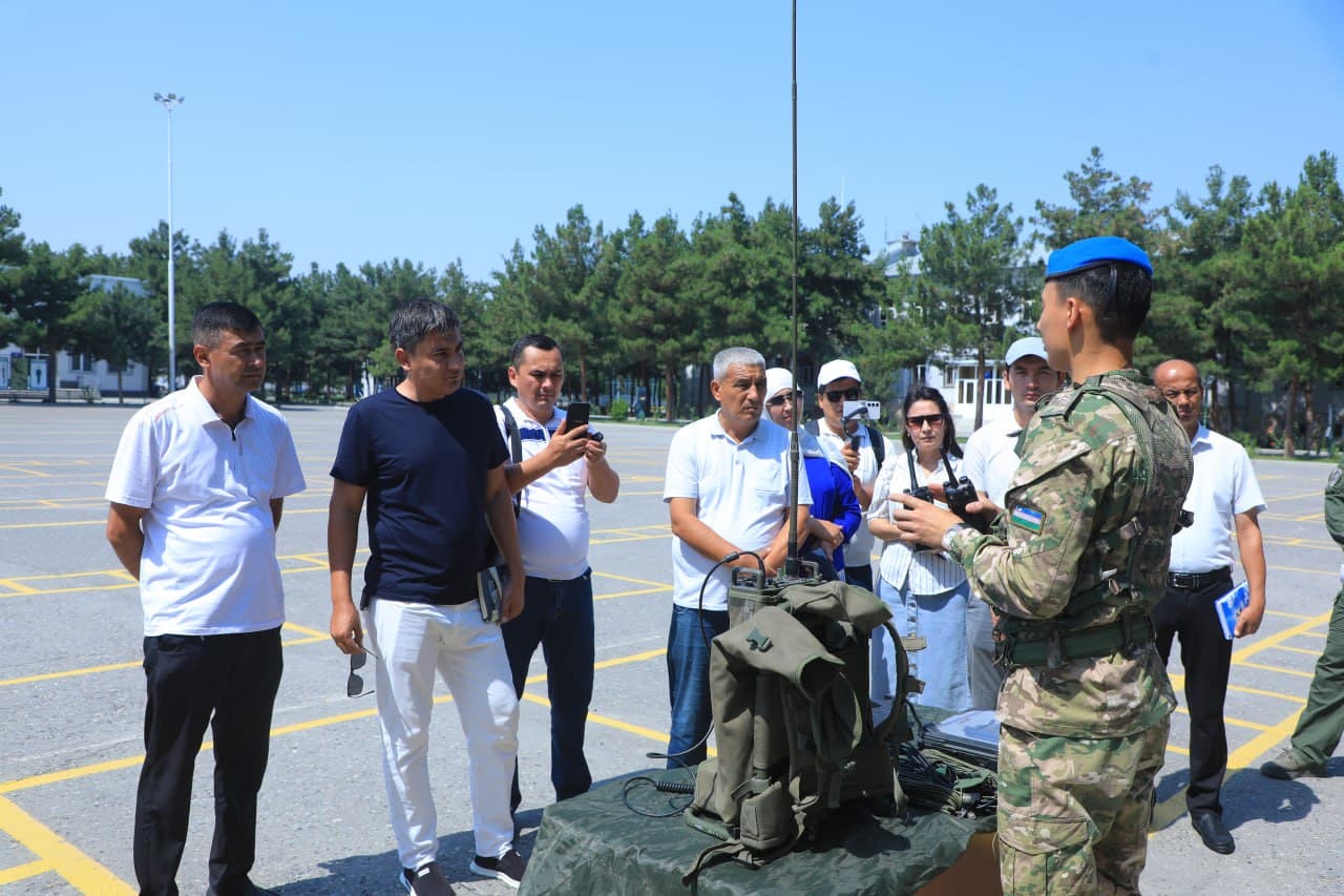 Jurnalistlar harbiy xizmatchilarning kundalik faoliyati bilan tanishdi