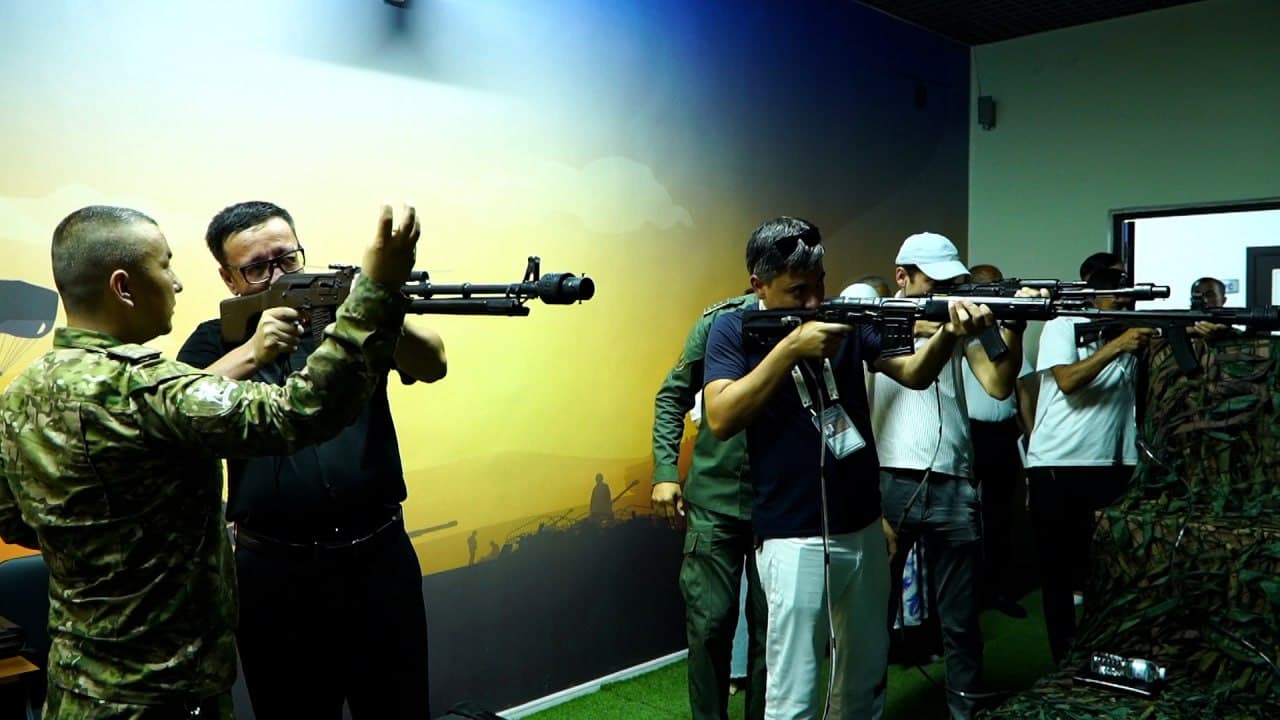 Jurnalistlar harbiy xizmatchilarning kundalik faoliyati bilan tanishdi