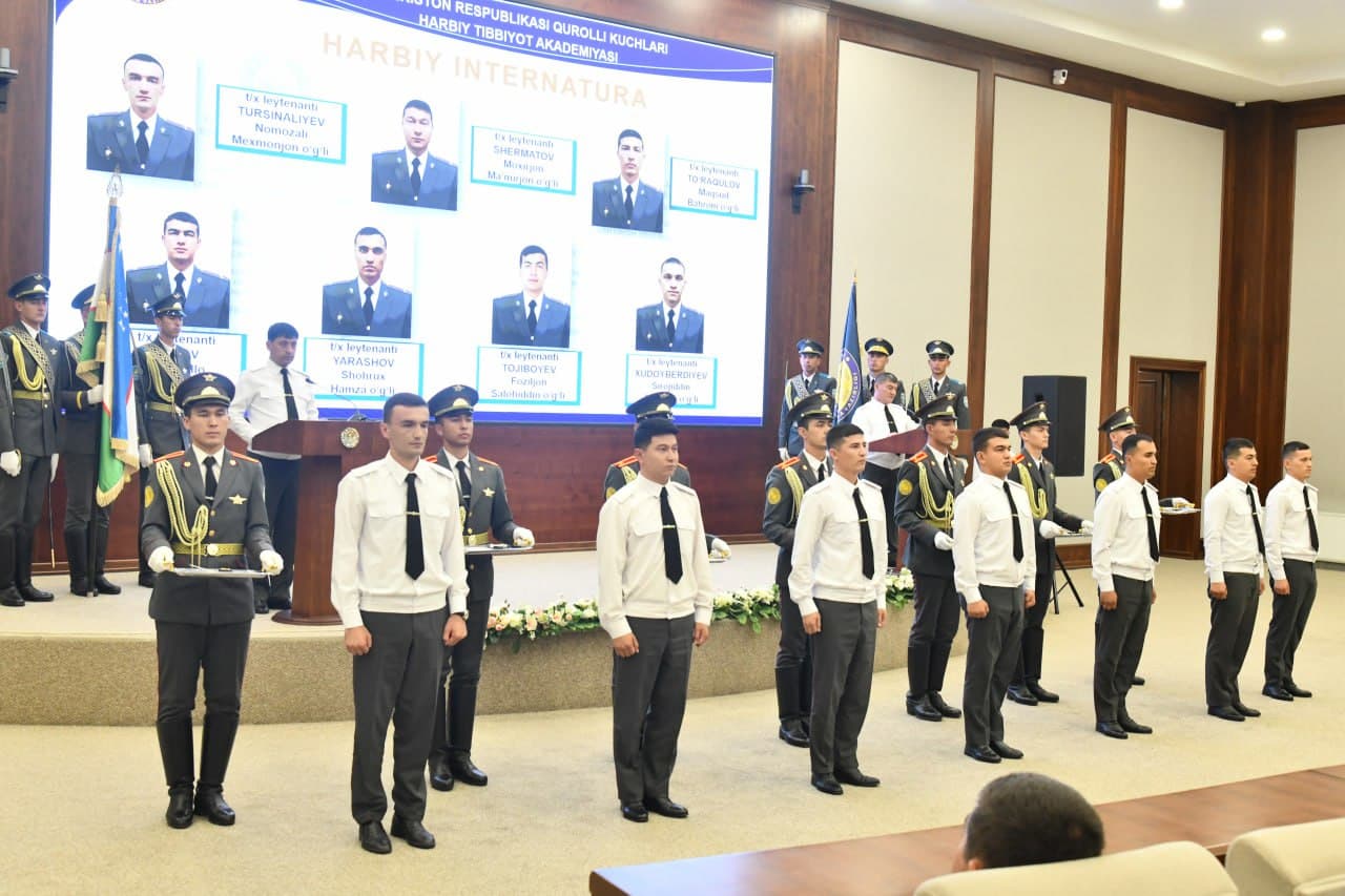 Bir guruh ofitserlarga magistrlik diplomi tantanali topshirildi
