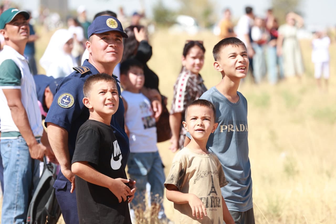 Chirchiqda Havo floti kuni munosabati bilan aviashou tashkil etildi