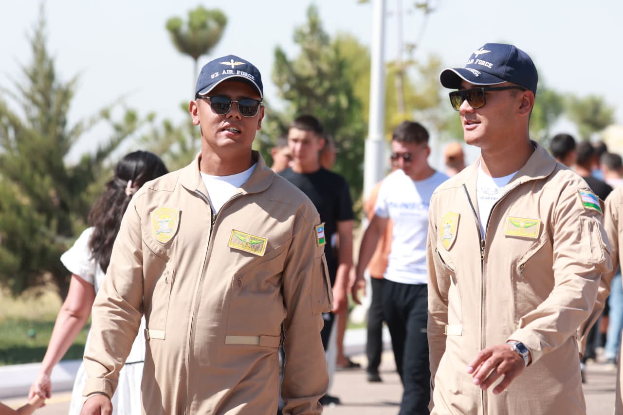 Chirchiqda Havo floti kuni munosabati bilan aviashou tashkil etildi