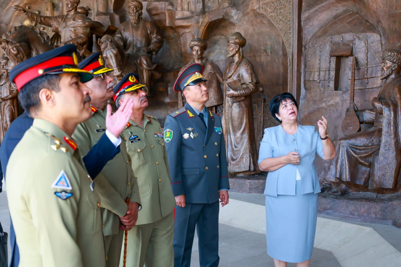 O‘zbekiston mudofaa vaziri Pokiston harbiy delegatsiyasi bilan uchrashdi