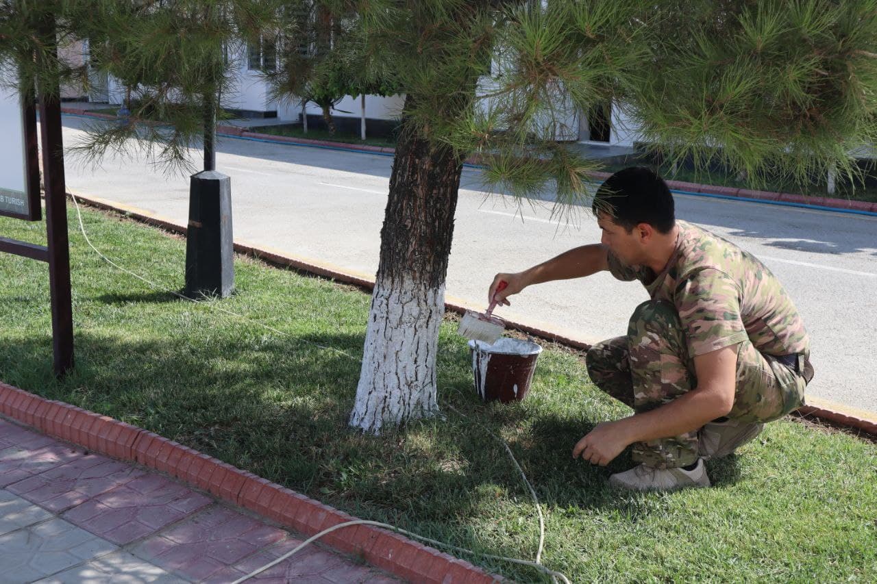Harbiy xizmatchilar va ularning oila a'zolari ommaviy hashar ishlarida faol