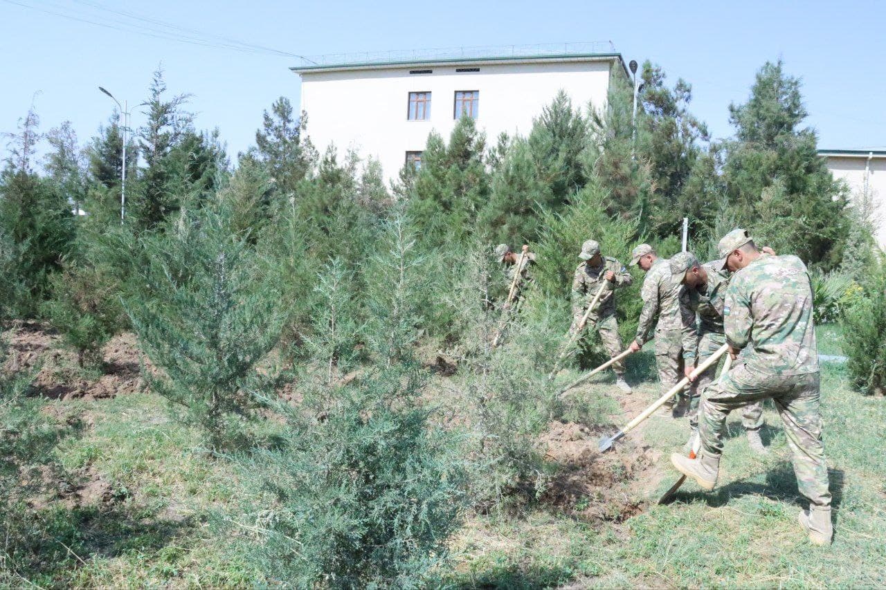 Harbiy xizmatchilar va ularning oila a'zolari ommaviy hashar ishlarida faol