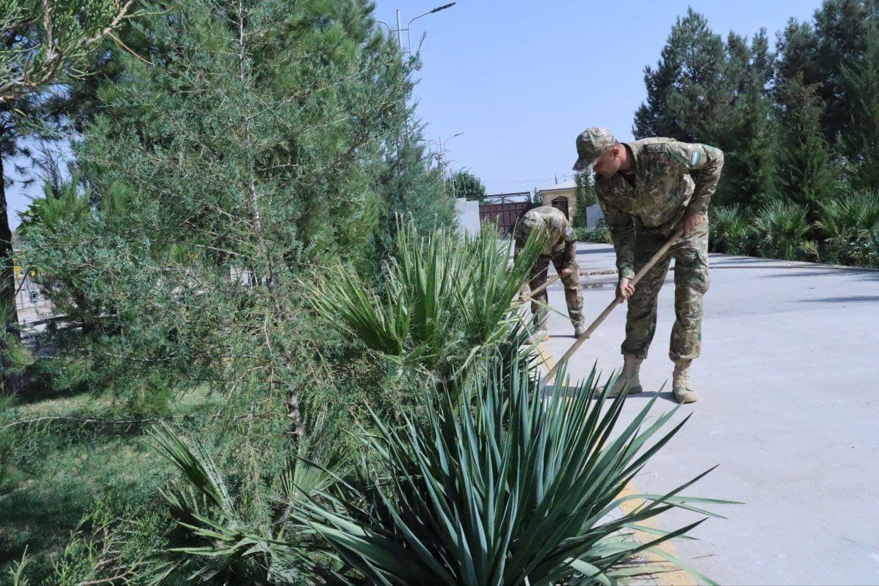 Harbiy xizmatchilar va ularning oila a'zolari ommaviy hashar ishlarida faol