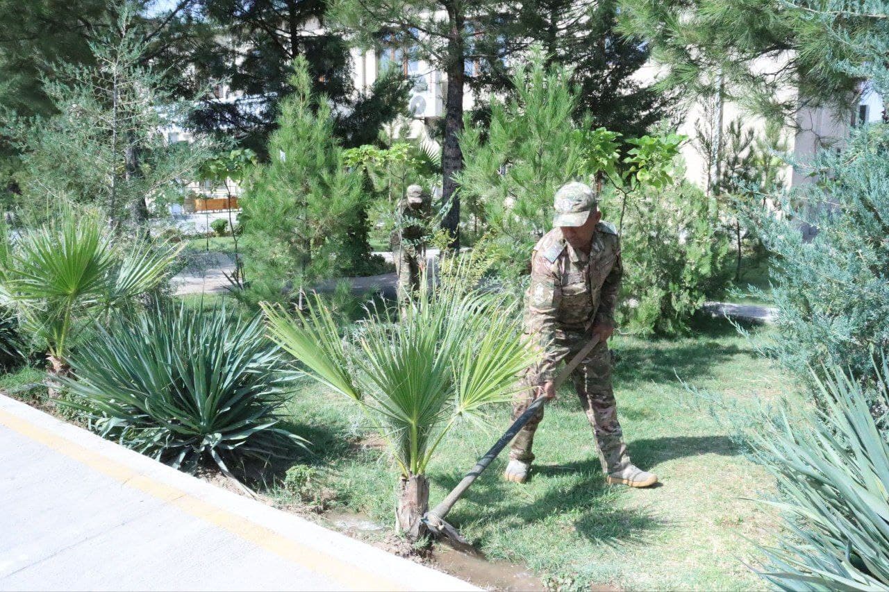 Harbiy xizmatchilar va ularning oila a'zolari ommaviy hashar ishlarida faol