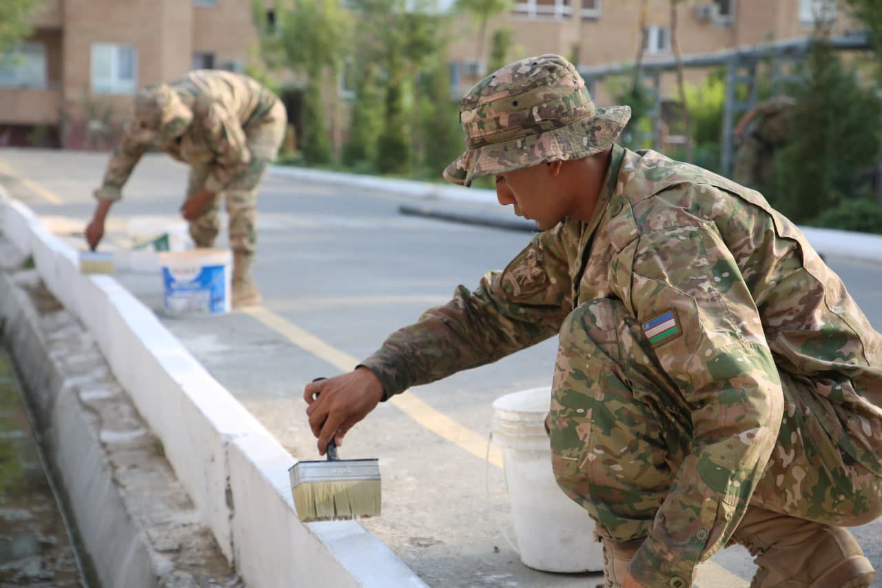 Harbiy xizmatchilar va ularning oila a'zolari ommaviy hashar ishlarida faol
