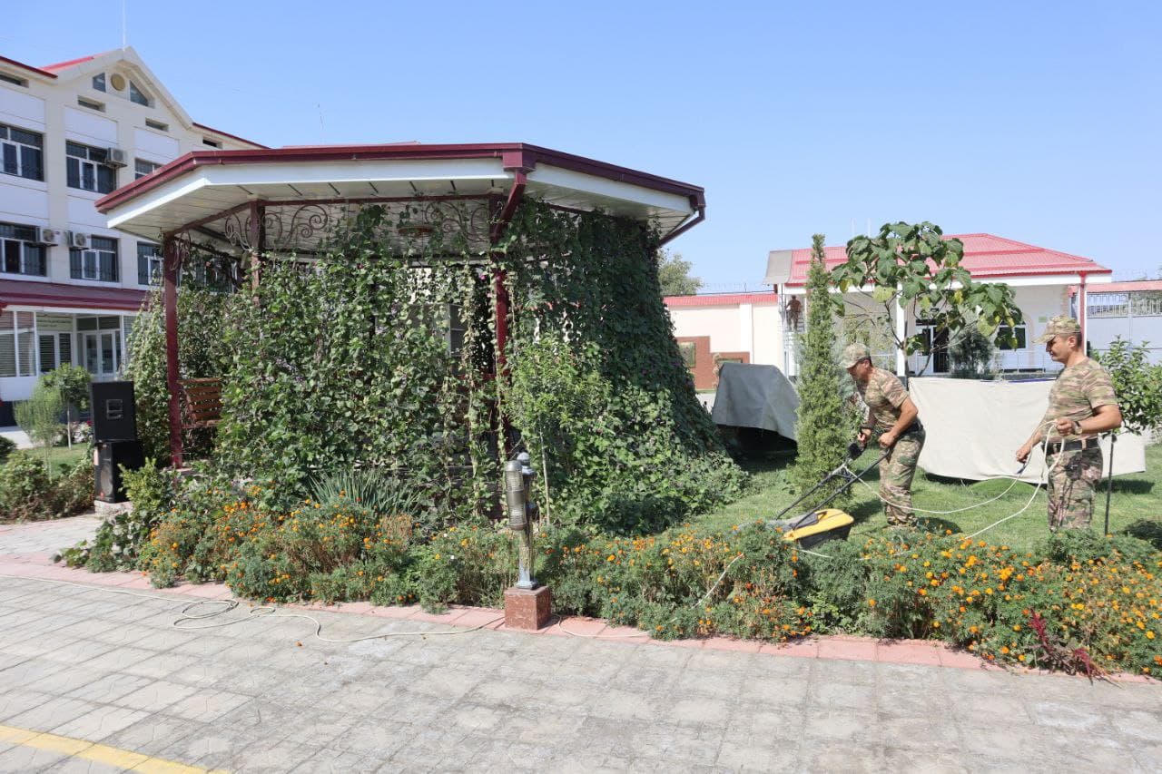 Harbiy xizmatchilar va ularning oila a'zolari ommaviy hashar ishlarida faol