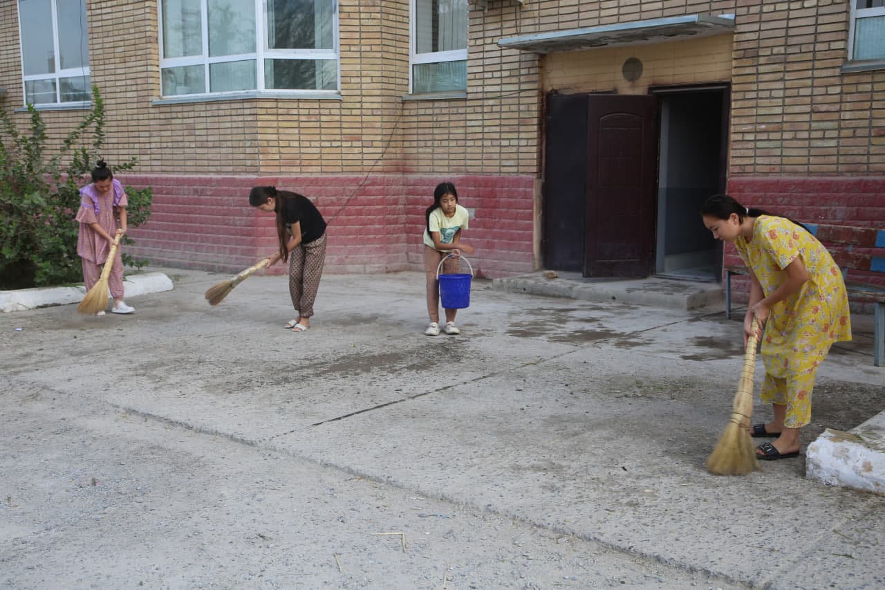 Harbiy xizmatchilar va ularning oila a'zolari ommaviy hashar ishlarida faol