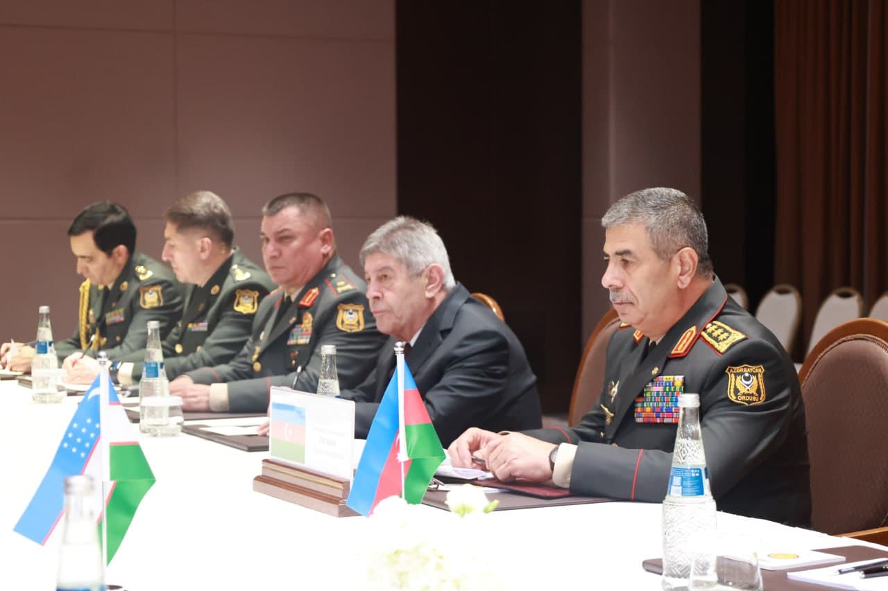 Oʻzbekiston mudofaa vaziri ozarboyjonlik hamkasbi bilan uchrashdi