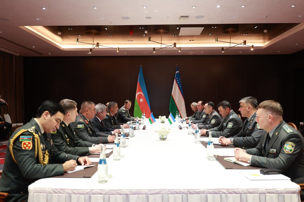 Oʻzbekiston mudofaa vaziri ozarboyjonlik hamkasbi bilan uchrashdi