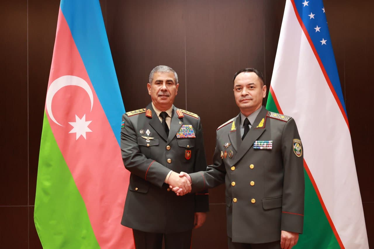 Oʻzbekiston mudofaa vaziri ozarboyjonlik hamkasbi bilan uchrashdi