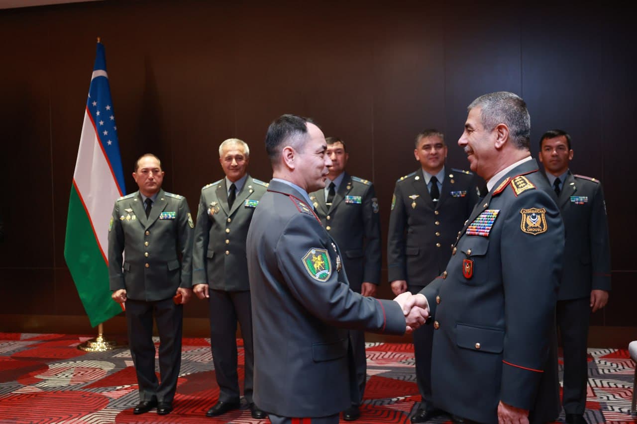 Oʻzbekiston mudofaa vaziri ozarboyjonlik hamkasbi bilan uchrashdi