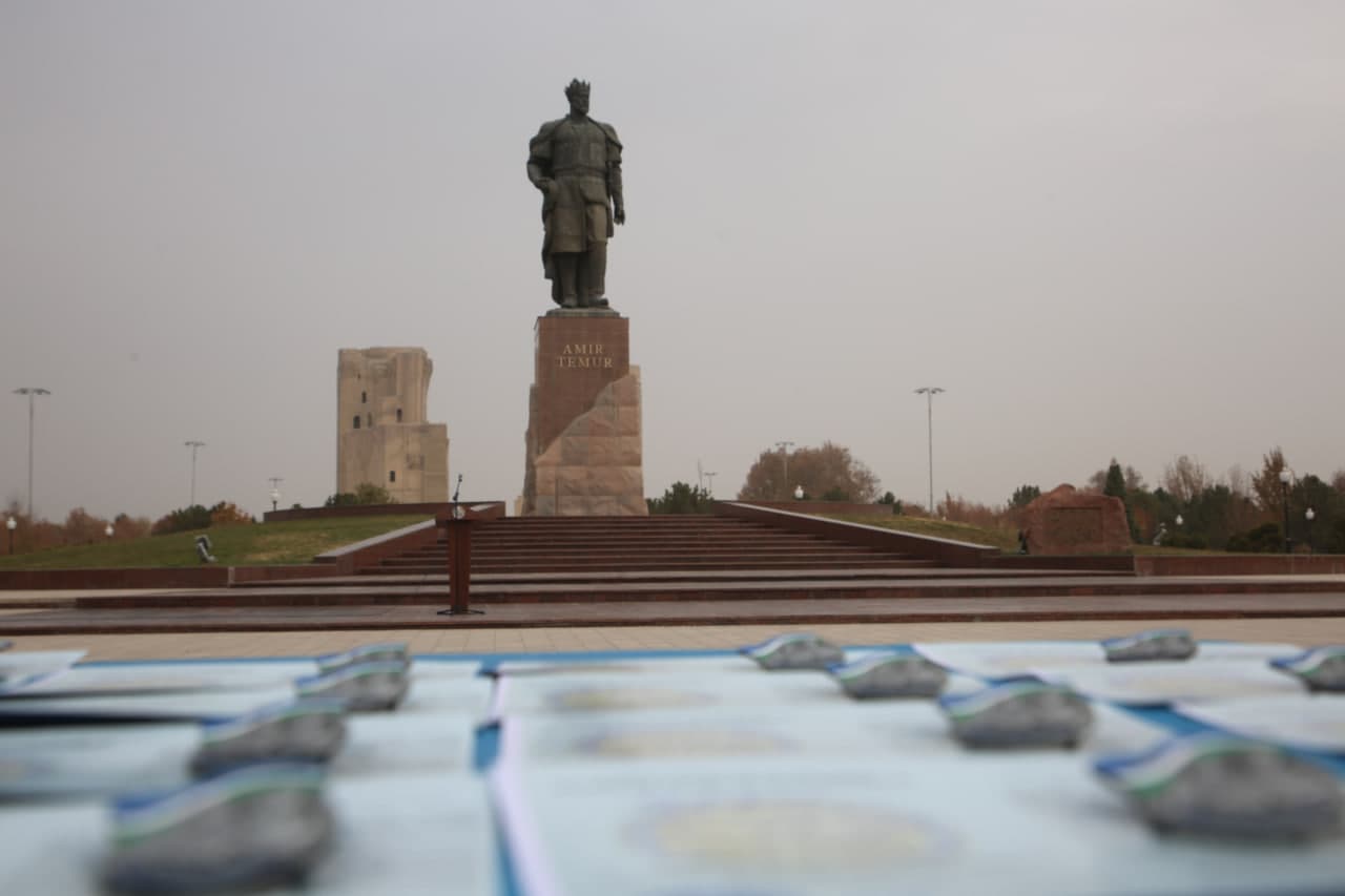 Shahrisabzda 300 nafarga yaqin yoshlarga “Vatan tayanchi” ko‘krak nishonlari topshirildi