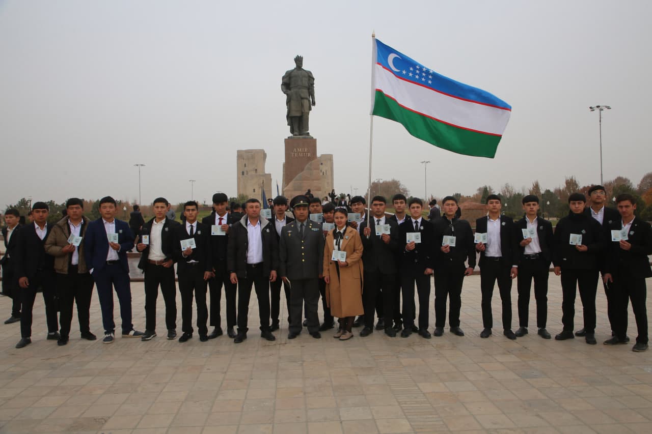 Shahrisabzda 300 nafarga yaqin yoshlarga “Vatan tayanchi” ko‘krak nishonlari topshirildi