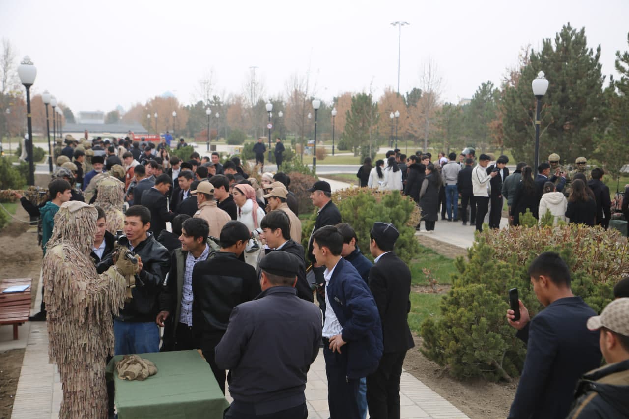 Shahrisabzda 300 nafarga yaqin yoshlarga “Vatan tayanchi” ko‘krak nishonlari topshirildi