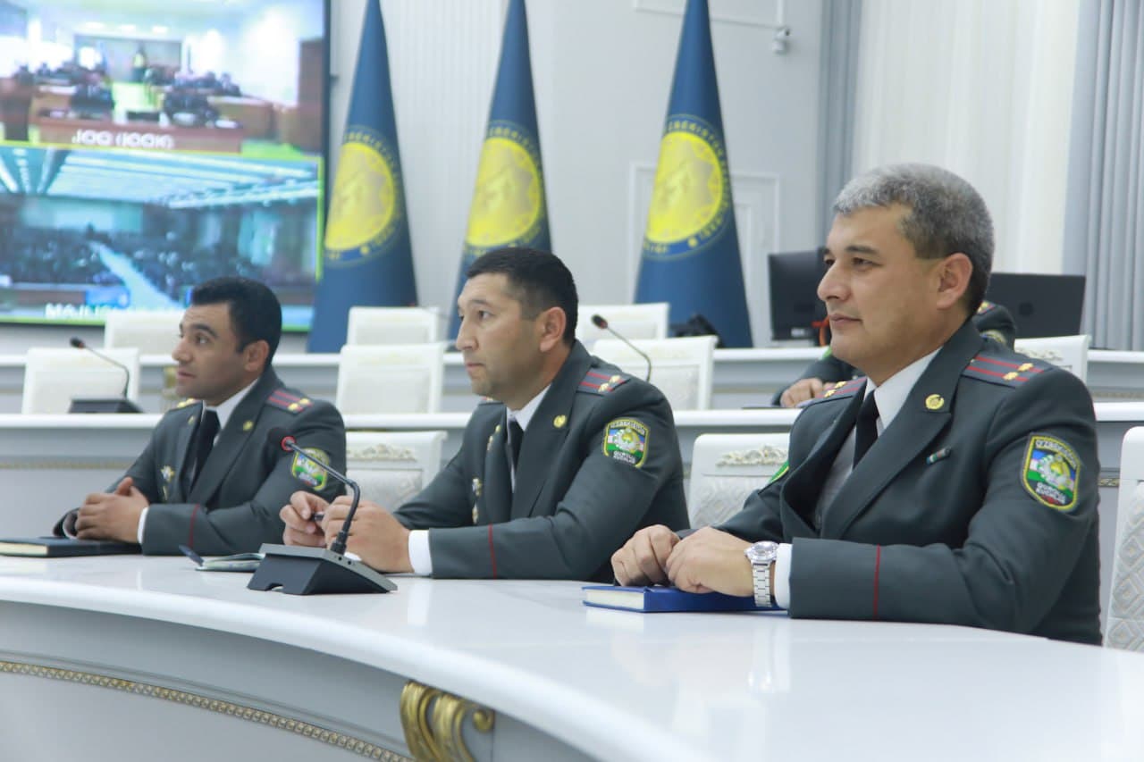 Bosh qomusimiz qabul qilingan kun keng nishonlandi