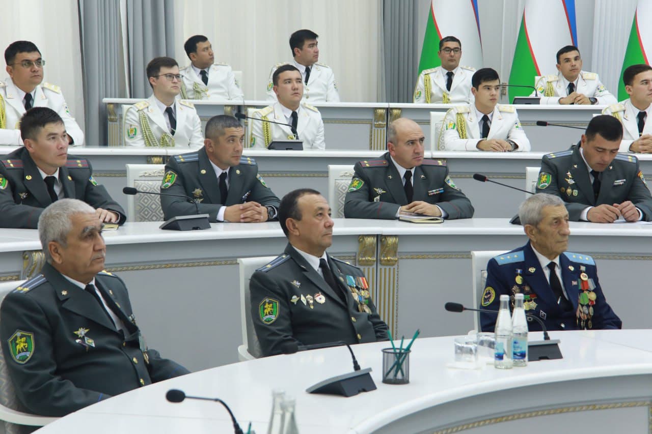 Bosh qomusimiz qabul qilingan kun keng nishonlandi