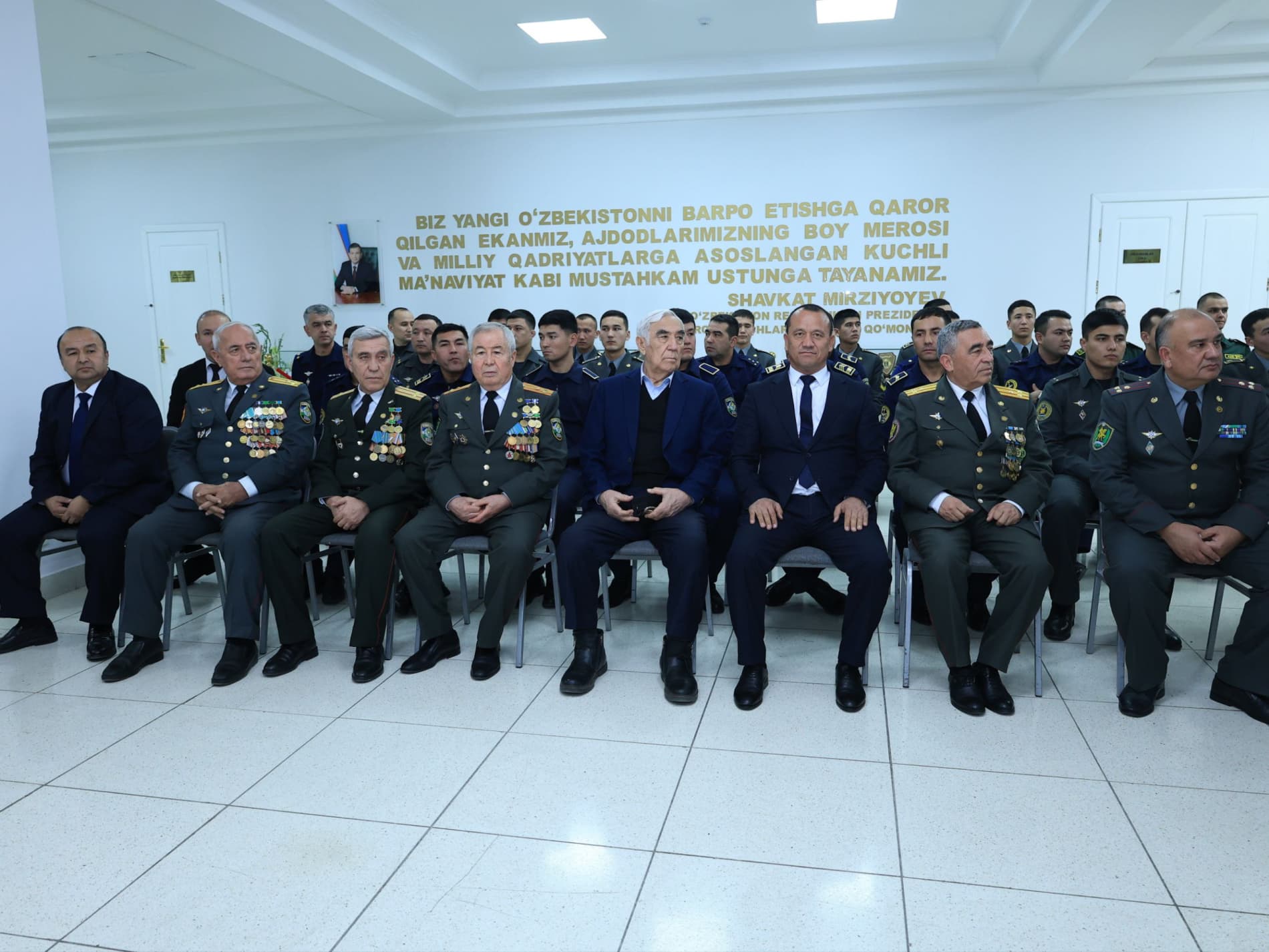 “Ma’naviy-ma’rifiy ishlar a’lochisi” ko‘krak nishoni o‘z egalariga topshirildi