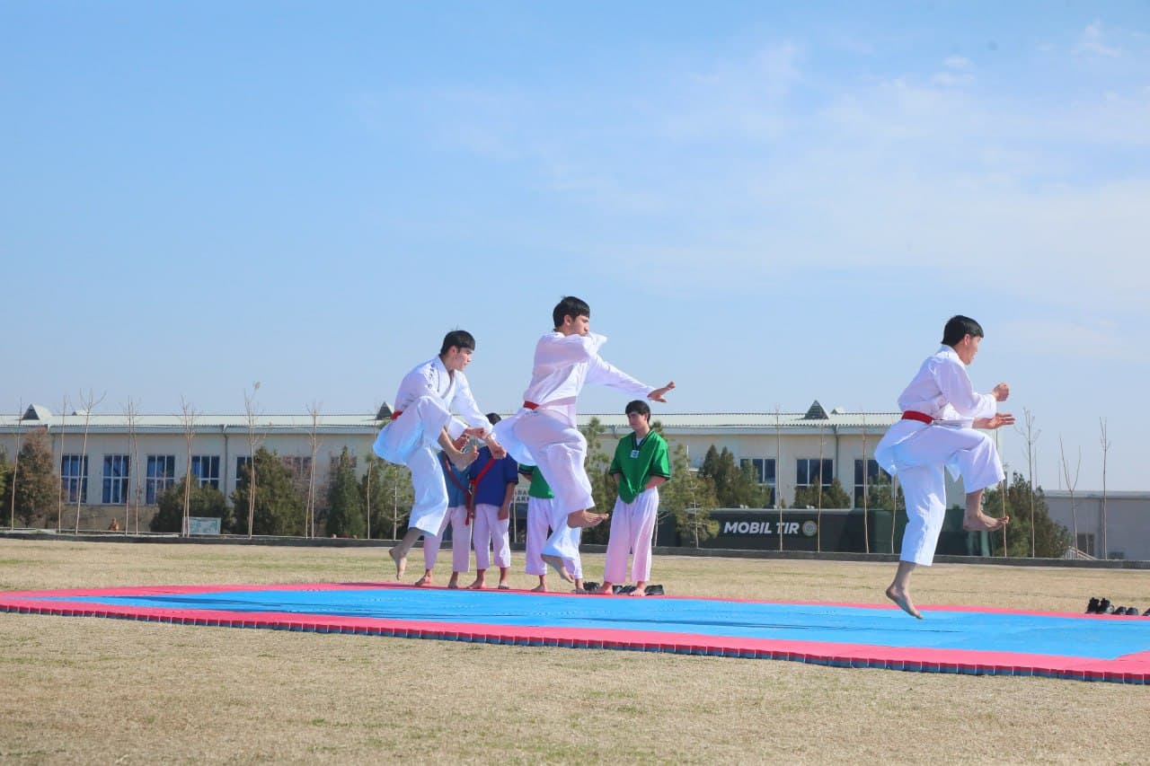 Sportchilar va yoshlar uchrashuvi: Namanganda sport va vatanparvarlik ruhi namoyon bo‘ldi