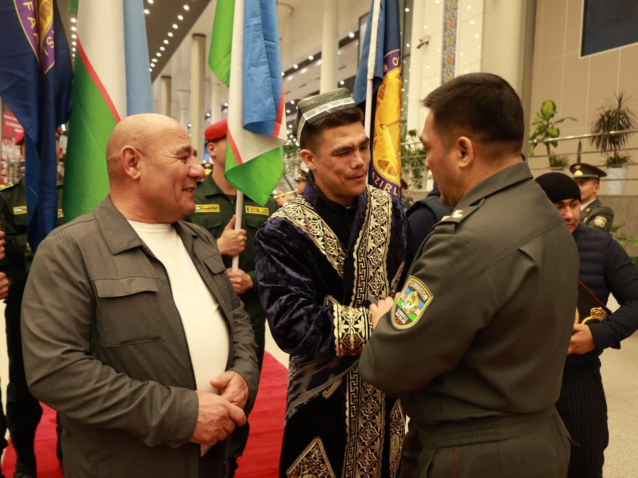 Gʻalaba bilan qaytgan kapitan Bektemir Meliqoʻziyev tantanali kutib olindi