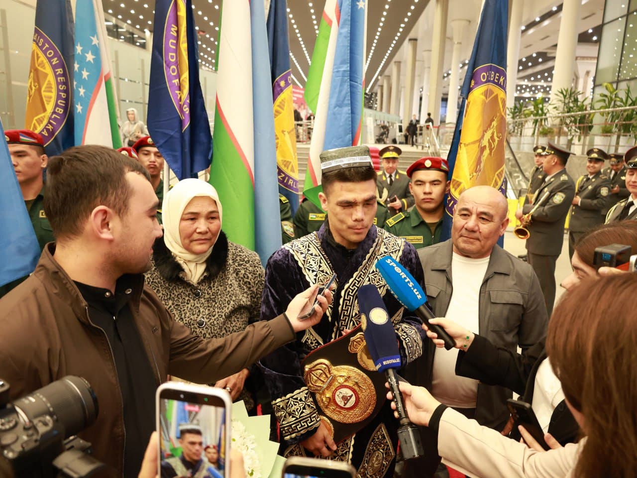 Gʻalaba bilan qaytgan kapitan Bektemir Meliqoʻziyev tantanali kutib olindi