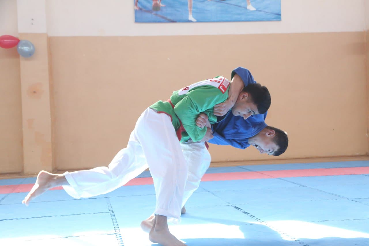 Angrenda “Komandir kubogi” uchun kurash musobaqasi o‘tkazildi