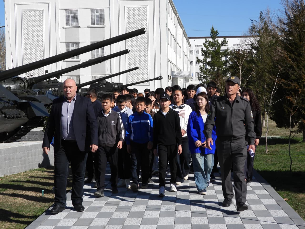 Quruqlikdagi qo‘shinlar instituti yoshlar nigohida