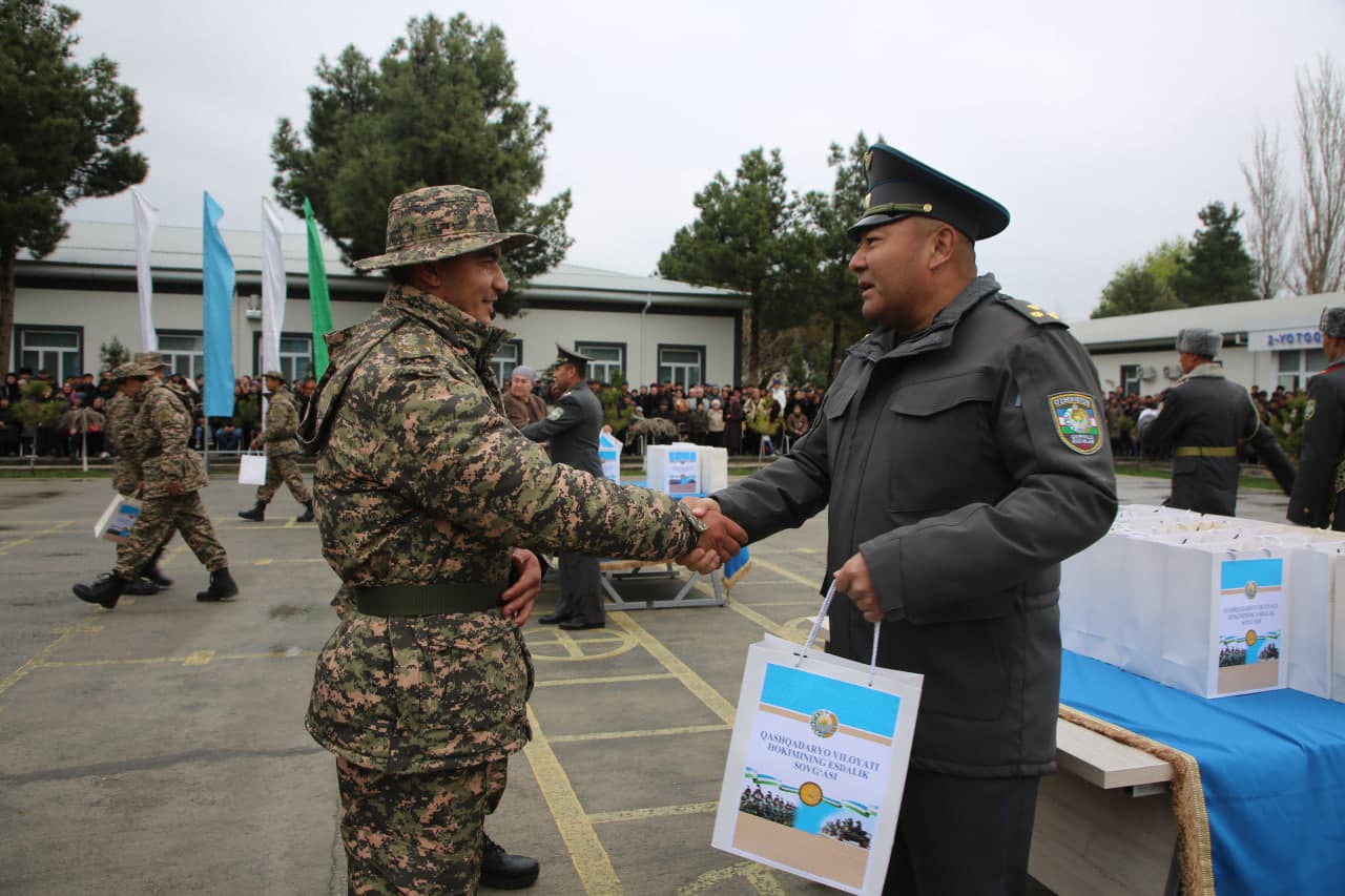 Qarshi shahrida ham bir guruh o‘g‘lonlar harbiy xizmatga kuzatildi