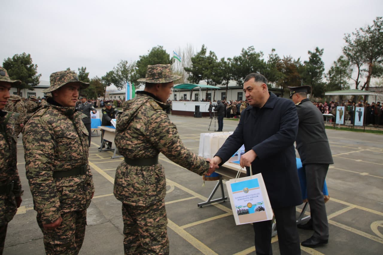 Qarshi shahrida ham bir guruh o‘g‘lonlar harbiy xizmatga kuzatildi