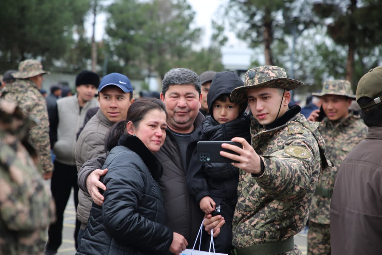 Qarshi shahrida ham bir guruh o‘g‘lonlar harbiy xizmatga kuzatildi