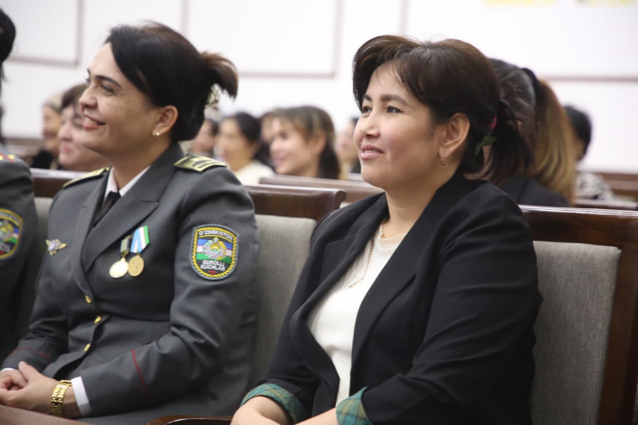 Okrug boshqaruv apparatida bayram tadbiri bo‘lib o‘tdi