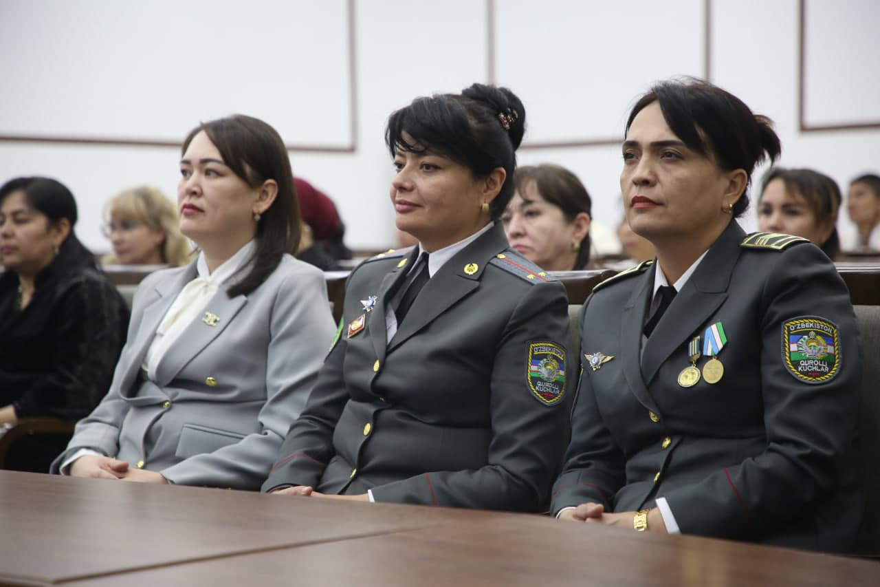 Okrug boshqaruv apparatida bayram tadbiri bo‘lib o‘tdi