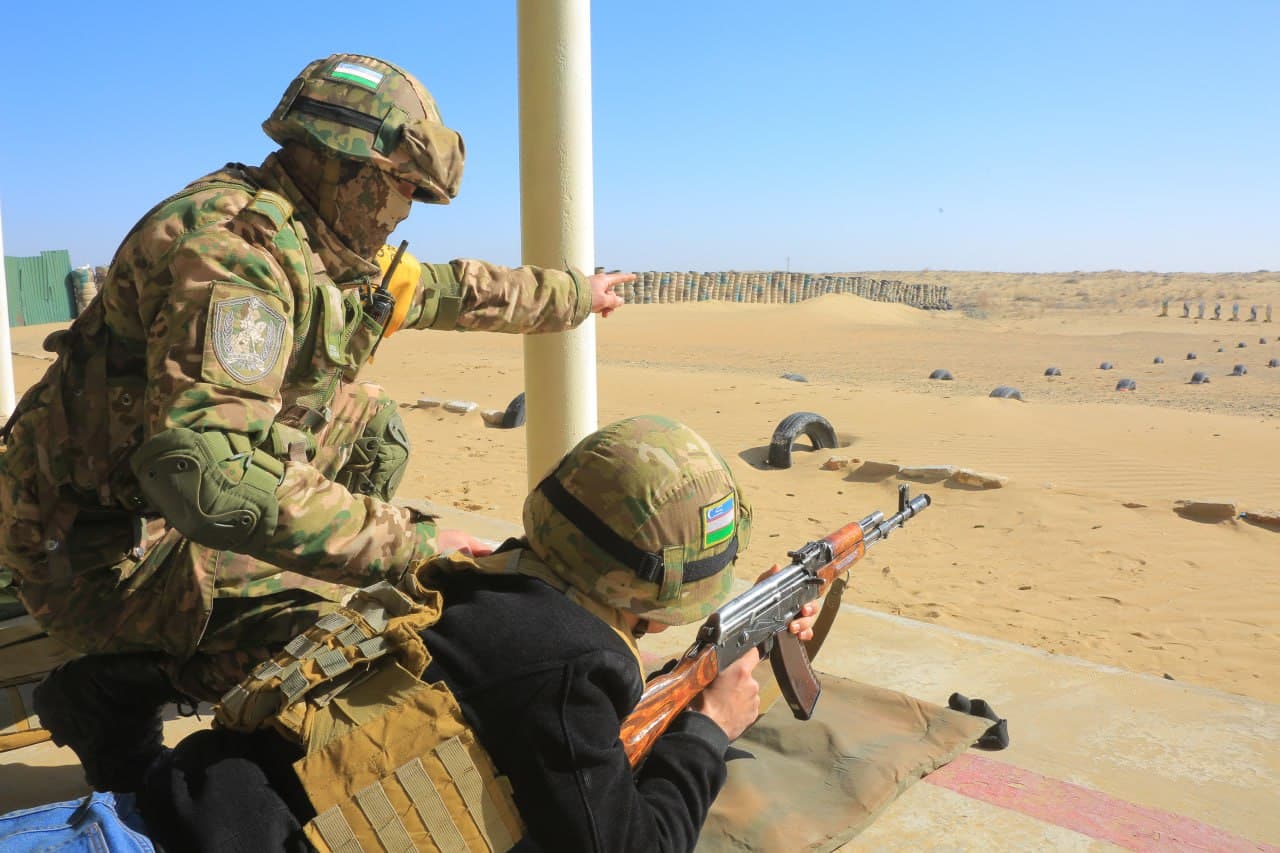 Yangiariq poligonida o‘quvchilar uchun amaliy o‘q otish mashg‘uloti o‘tkazildi