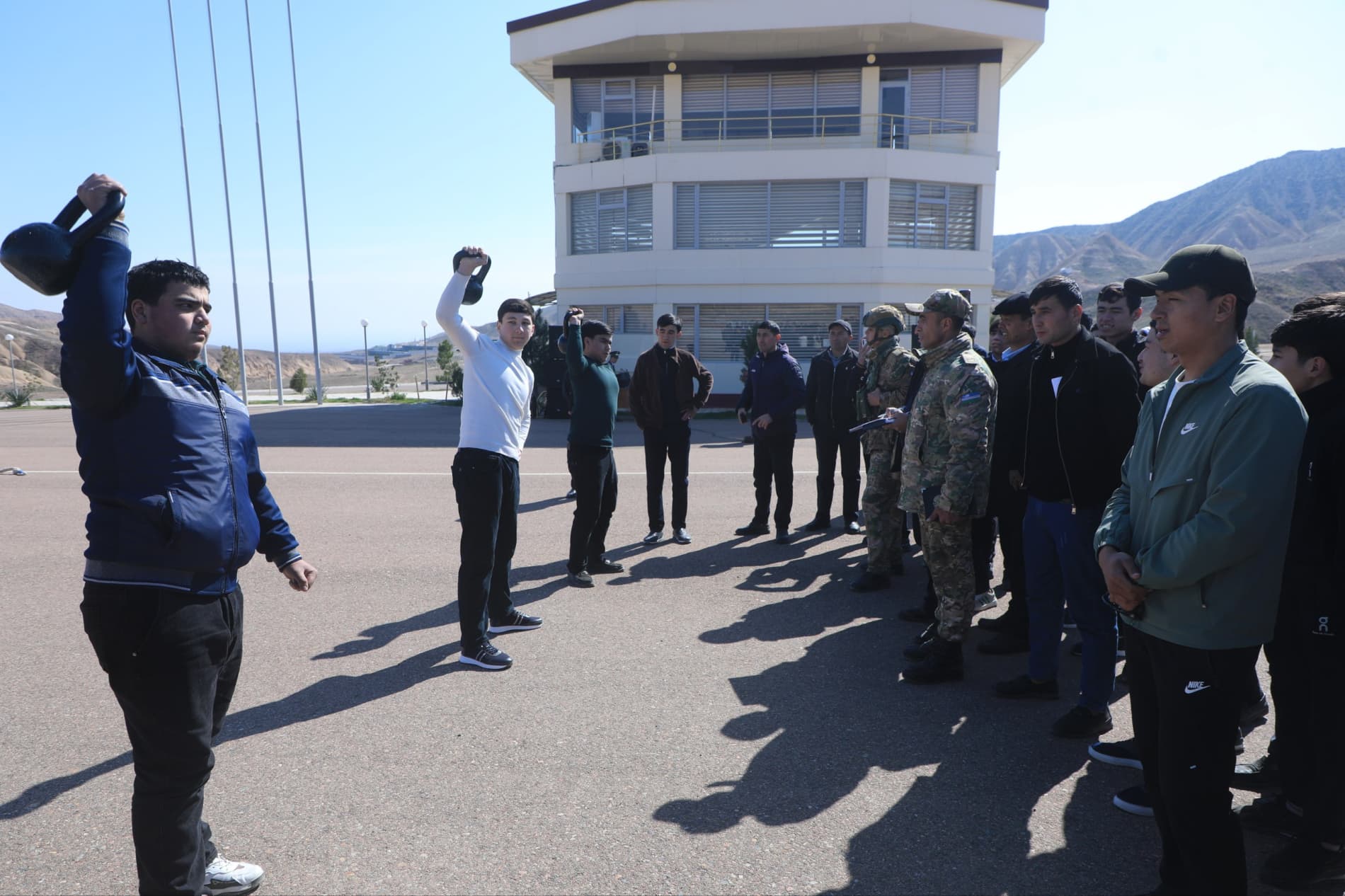 Yoshlar bilan harbiycha muloqot