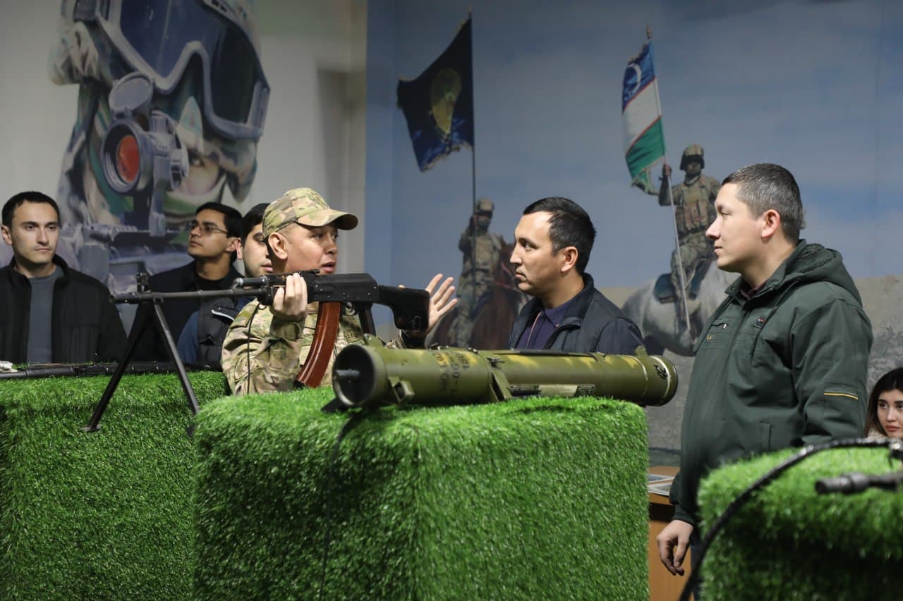 Yashnobod yoshlari harbiy universitet bilan tanishdi