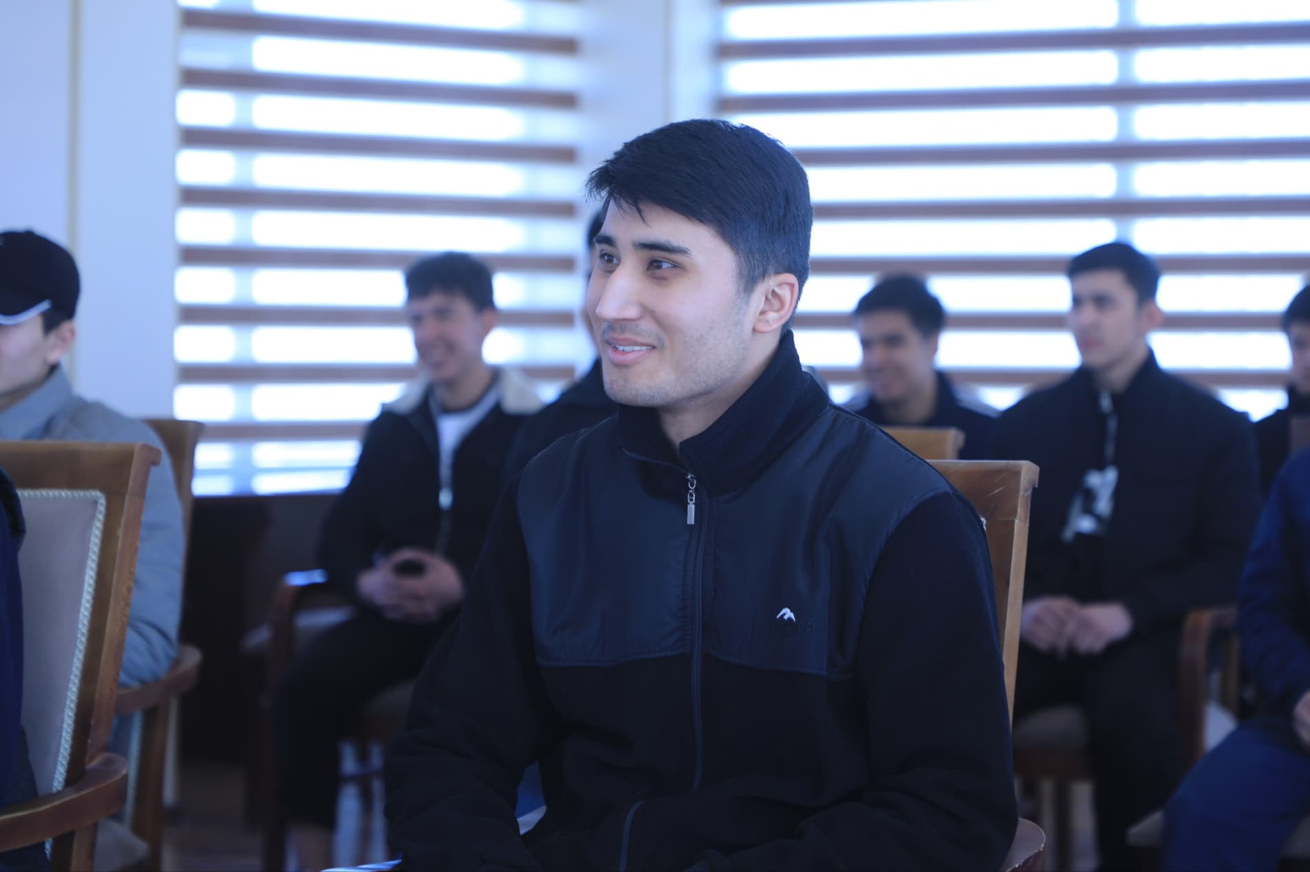 Yoshlar bilan harbiycha muloqot