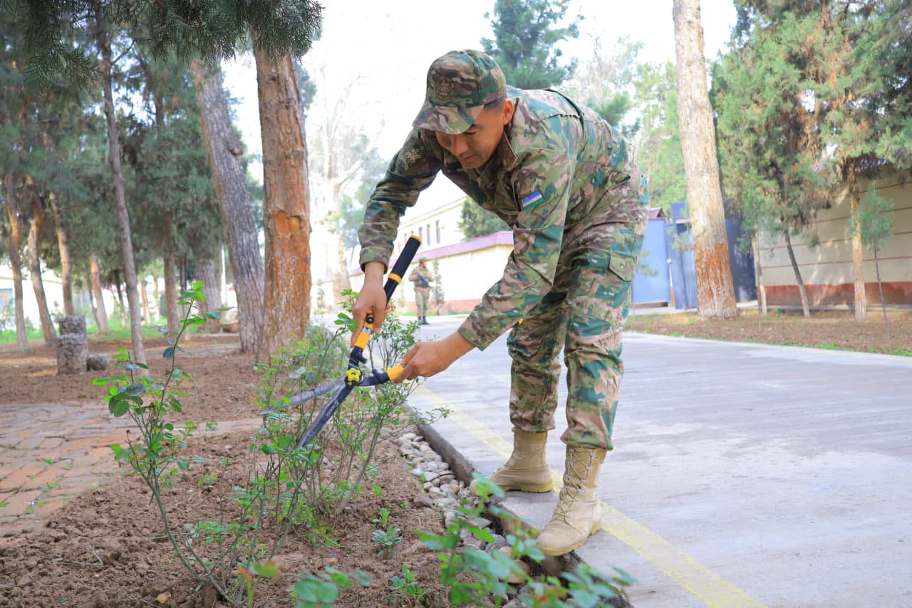 Hashar yurtga obodlik, harbiy qismlarga saxovat nurini sochmoqda