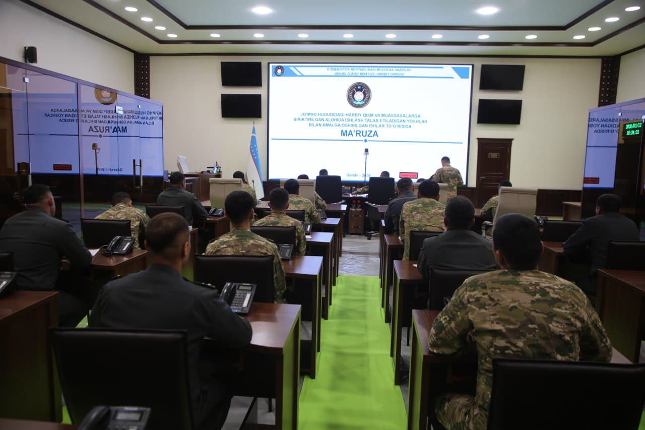 Okrug boshqaruv apparatida yoshlar masalasida hisobot yig‘ilishi bo‘lib o‘tdi