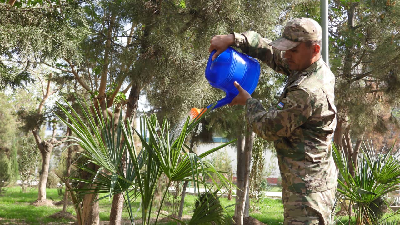 Hashar yurtga obodlik, harbiy qismlarga saxovat nurini sochmoqda