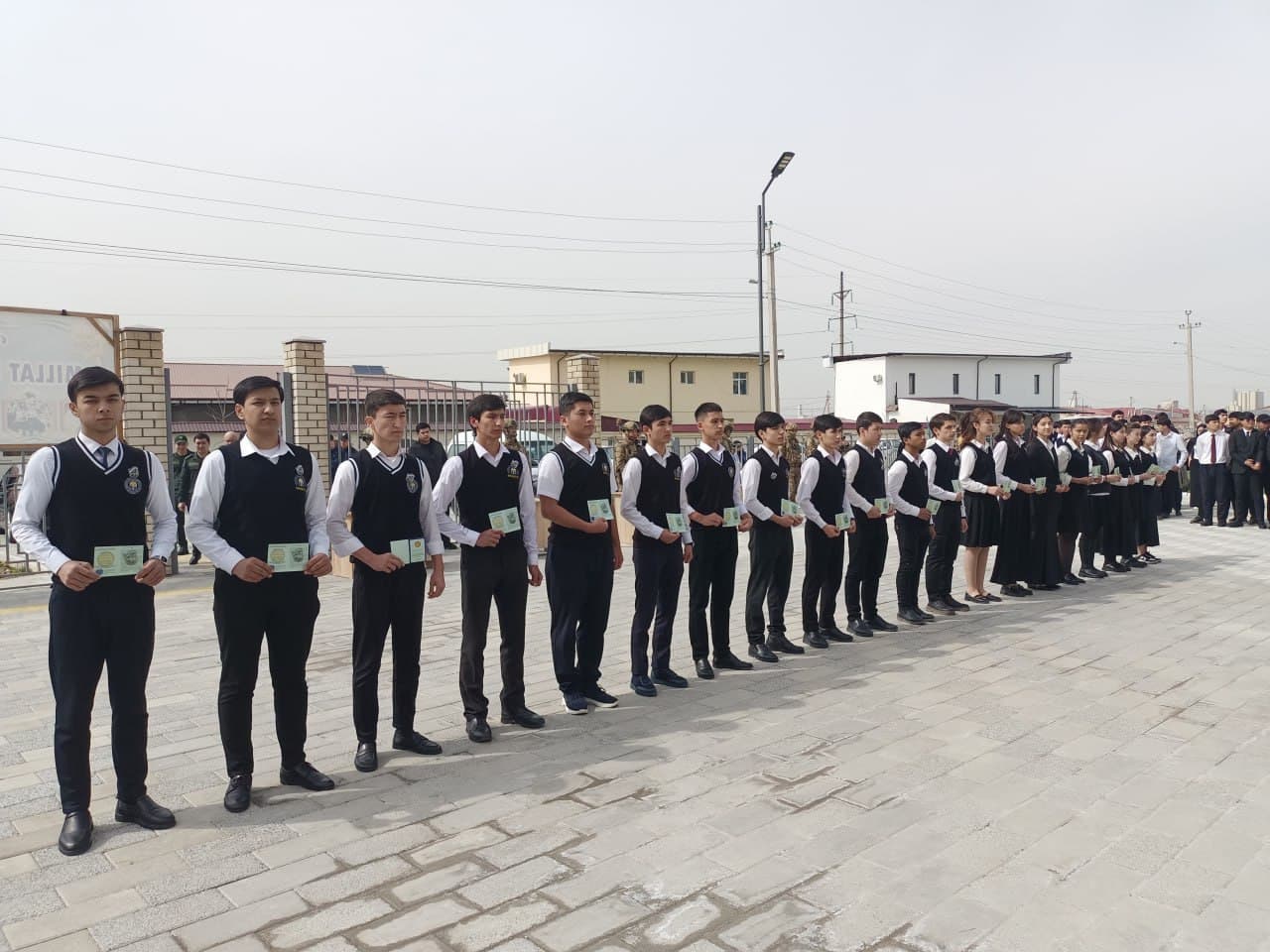 Bektemirda “Vatan tayanchi” otryad a’zolariga ko‘krak nishonlari topshirildi