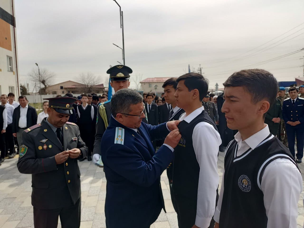 Bektemirda “Vatan tayanchi” otryad a’zolariga ko‘krak nishonlari topshirildi