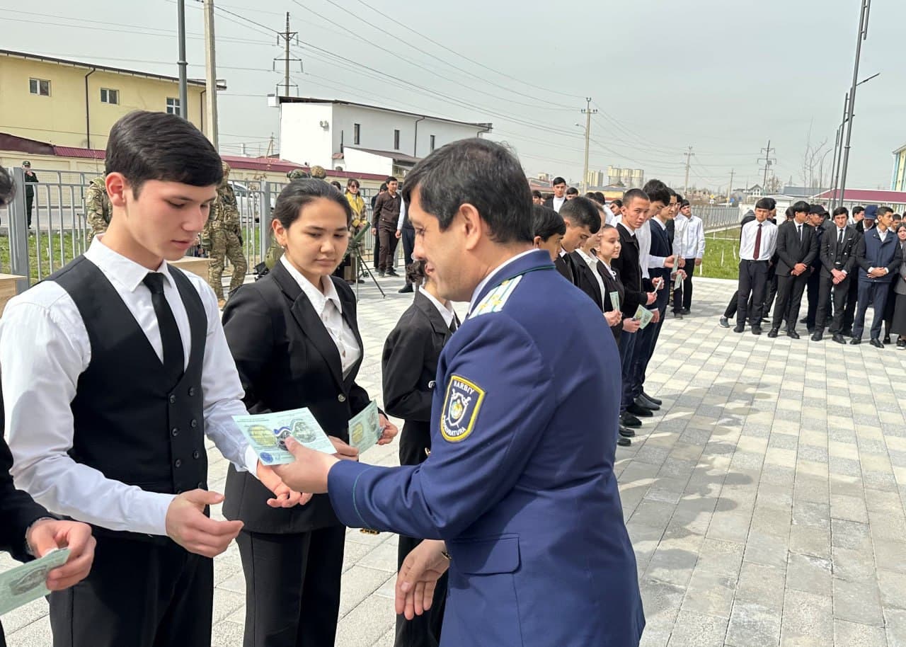 Bektemirda “Vatan tayanchi” otryad a’zolariga ko‘krak nishonlari topshirildi