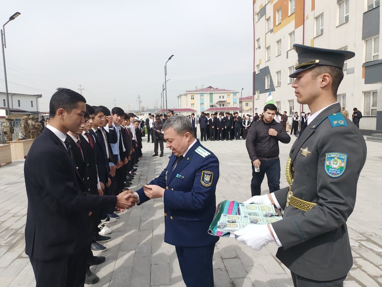 Bektemirda “Vatan tayanchi” otryad a’zolariga ko‘krak nishonlari topshirildi