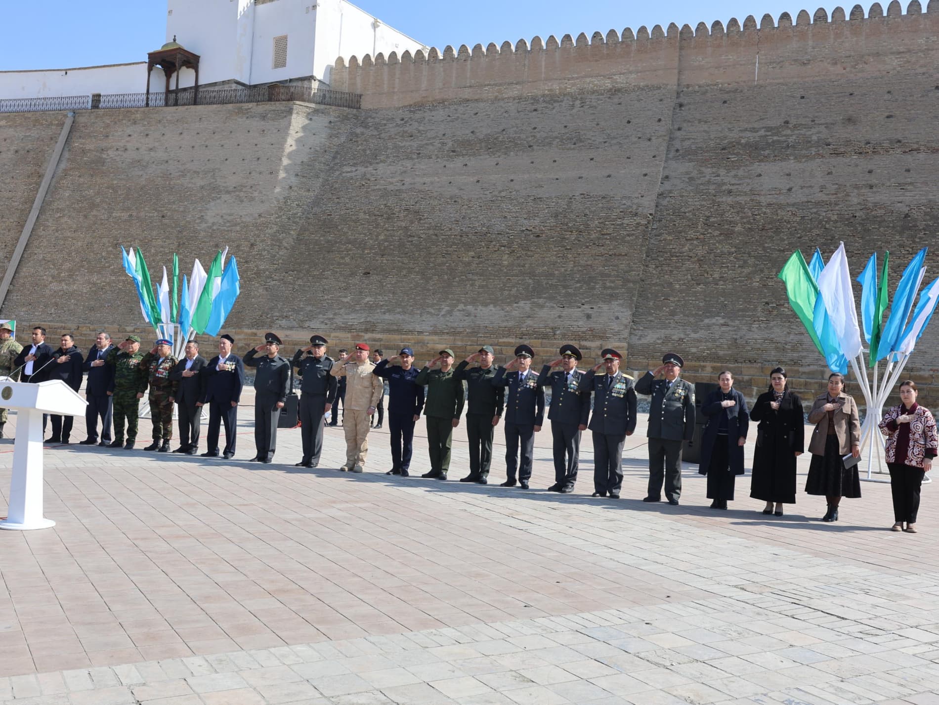 В Бухаре состоялись проводы призывников на защиту Родины