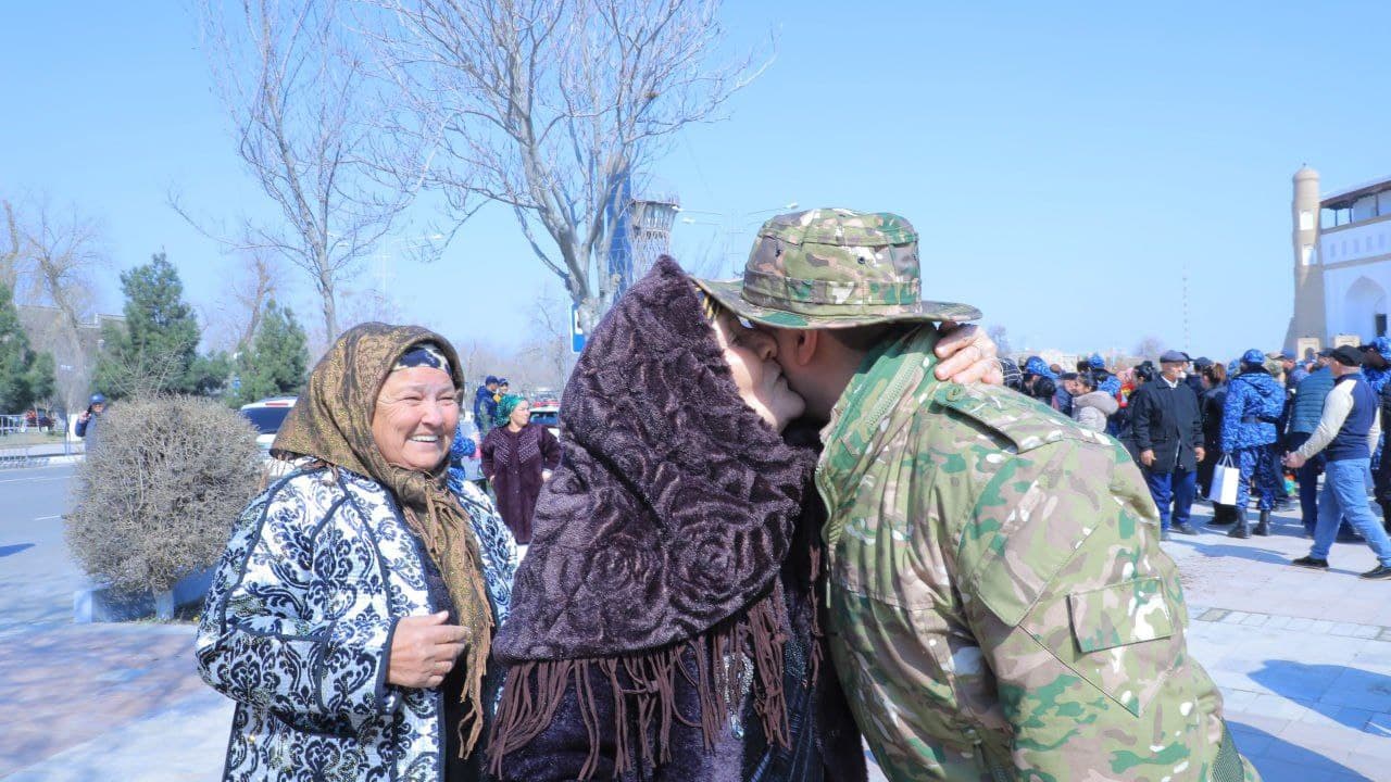 В Бухаре состоялись проводы призывников на защиту Родины