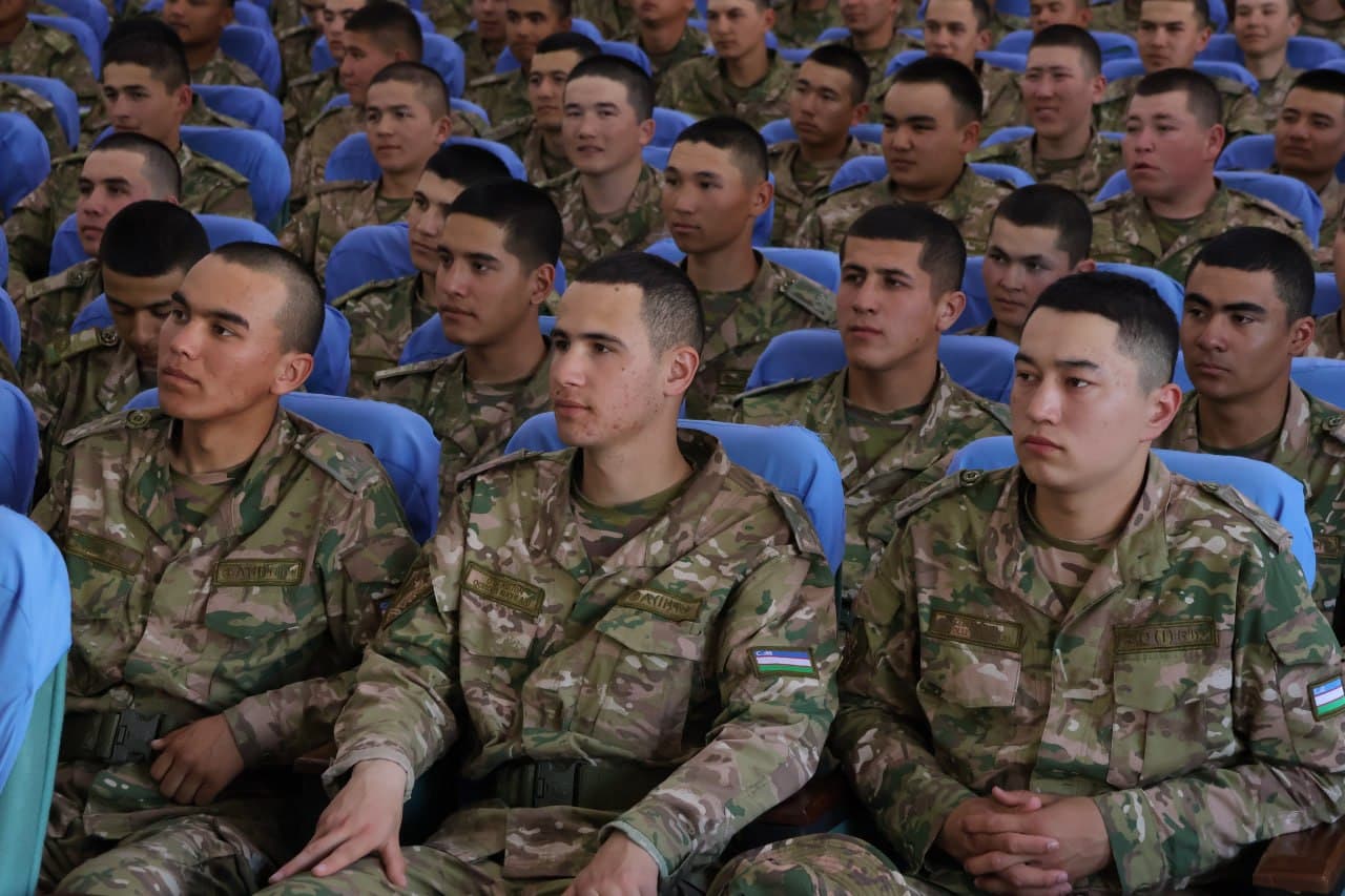 Qo‘mondon askarlar bilan ochiq muloqot o‘tkazdi